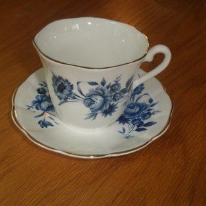 Elizabethan Taylor Kent bone china teacup saucer set blue roses flowers floral